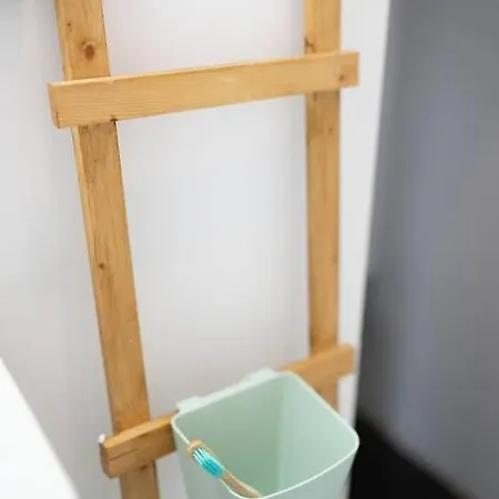 Hill House - No. 589c *