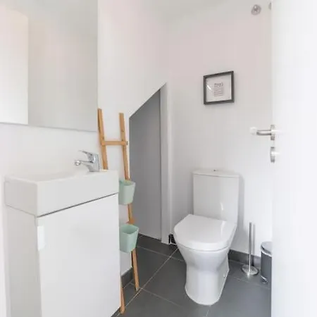 Apartment Hill House - No. 589c *